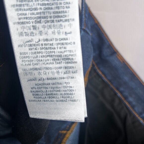 GUESS Dark Wash Denim Blue Jeans Cosmetic Back Zip Pockets Size 31/30 - Picture 4 of 10